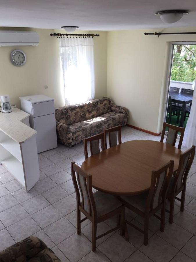 Apartmani Ana マリンスカ エクステリア 写真
